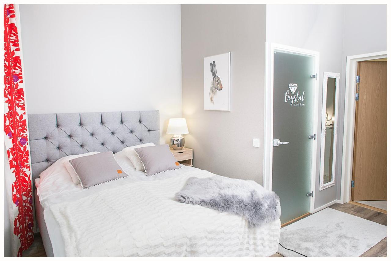 Crystal Arctic Suites Rovaniemi Exteriör bild A bedroom in a serviced apartment
