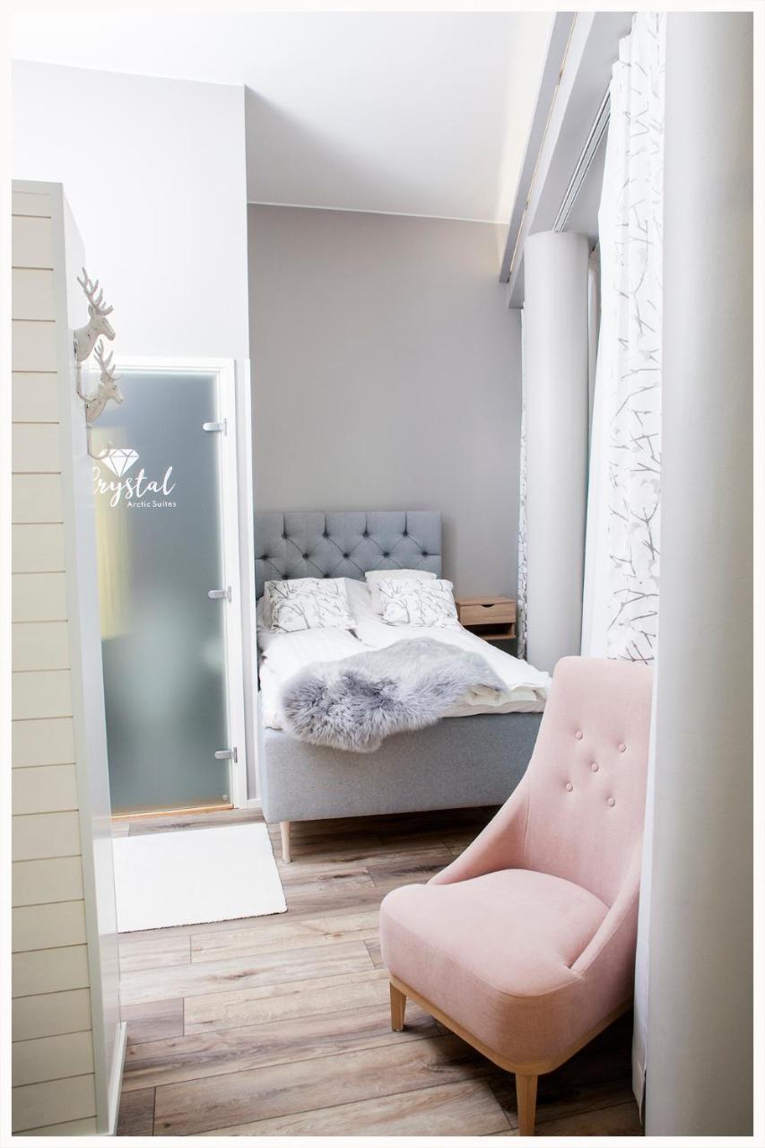 Crystal Arctic Suites Rovaniemi Exteriör bild A bedroom in the Crystal Hotel
