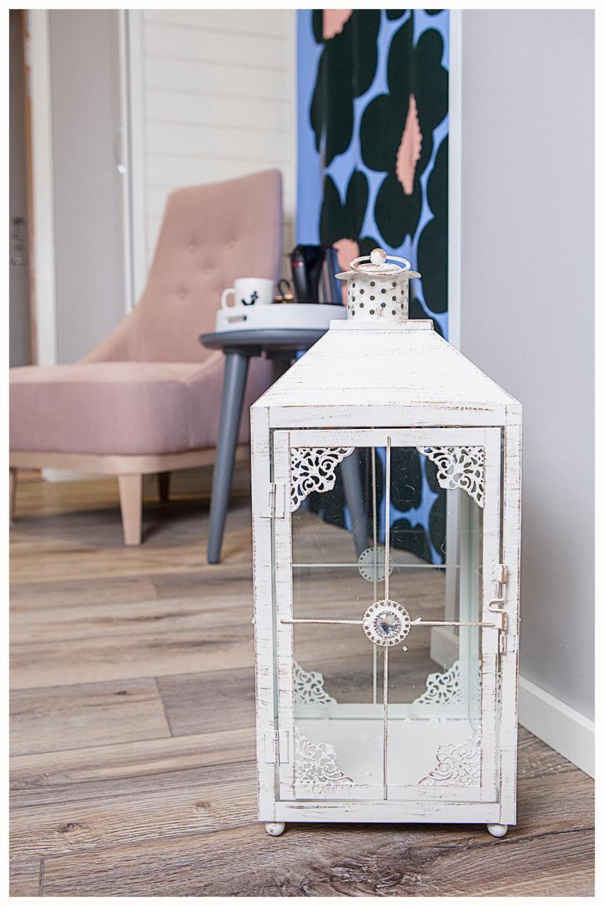Crystal Arctic Suites Rovaniemi Exteriör bild A white lantern