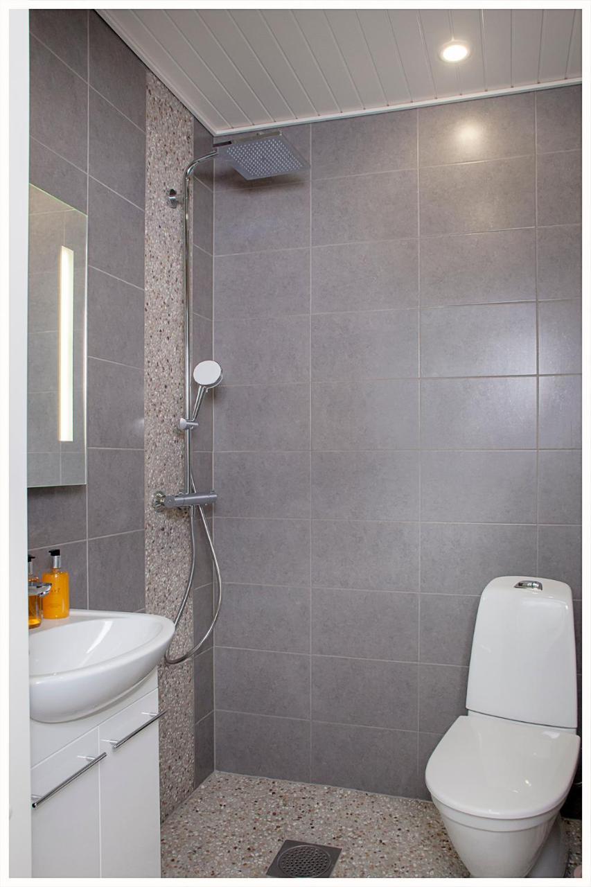 Crystal Arctic Suites Rovaniemi Exteriör bild Bathroom with shower